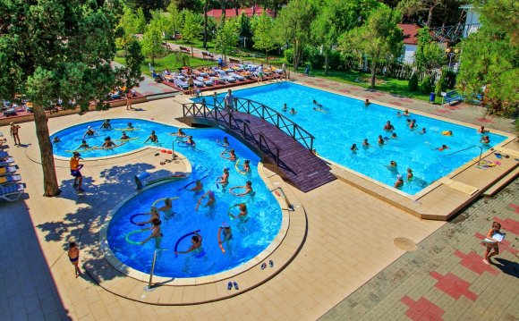 отели в геленджике с бассейном